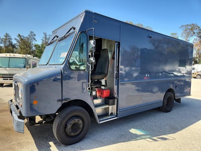 4UZAC2EA2LC****** 2020 Freightliner MT45 Chassis - 18 Step-Van W/ Shelves