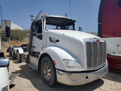 1XPBPP9X6FD****** 2015 Peterbilt 579