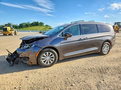 2C4RC1BG2JR****** 2018 Chrysler Pacifica