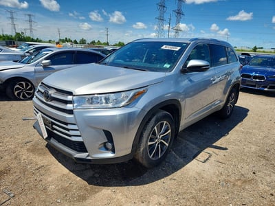 5TDJZRFH0HS****** 2017 Toyota Highlander