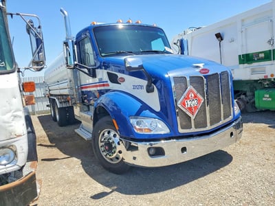1NPBLP9X2HD****** 2017 Peterbilt 579