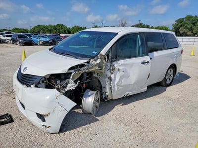 5TDZZ3DC9HS****** 2017 Toyota Sienna