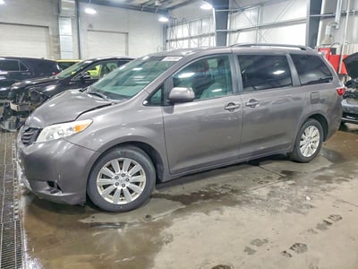 5TDJZ3DC9HS****** 2017 Toyota Sienna
