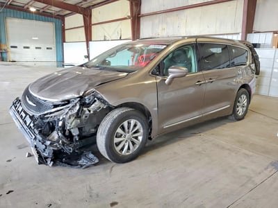 2C4RC1BGXJR****** 2018 Chrysler Pacifica