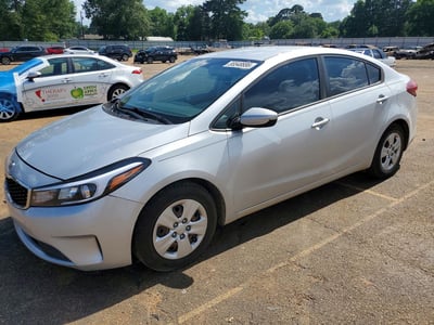 3KPFK4A75JE****** 2018 Kia Forte