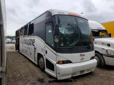 2MG3JMHA7BW****** 2011 MCI J4500