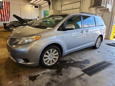 5TDJZ3DC6HS****** 2017 Toyota Sienna