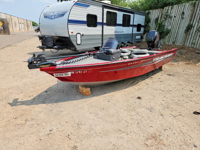 BUJ8266***** 2019 Tracker Sc16