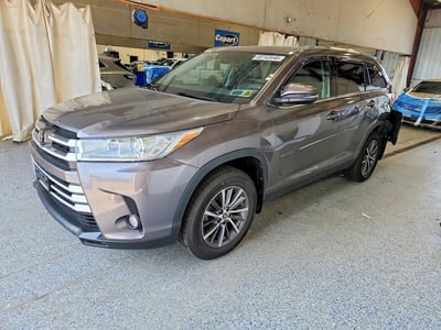 5TDJZRFH7KS****** 2019 Toyota Highlander