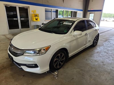 1HGCR2F80GA****** 2016 Honda Accord