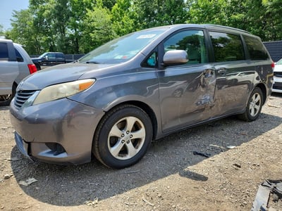 5TDKK3DC4BS****** 2011 Toyota Sienna