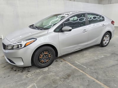 3KPFK4A76JE****** 2018 Kia Forte