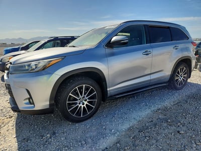 5TDJZRFH1JS****** 2018 Toyota Highlander