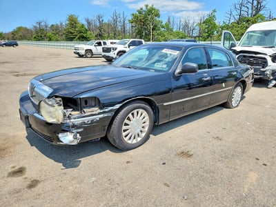 1LNHM81W84Y****** 2004 Lincoln Town Car