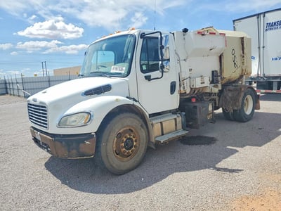 1FVACXDT1GH****** 2016 Freightliner M2