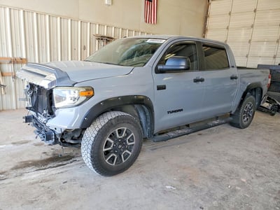 5TFEY5F12JX****** 2018 Toyota Tundra