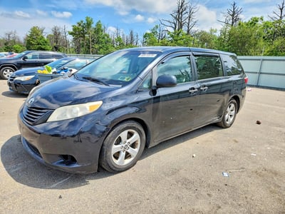 5TDZZ3DC7HS****** 2017 Toyota Sienna