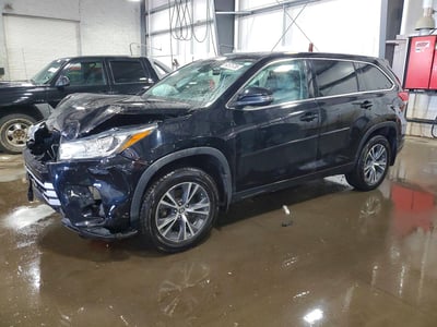 5TDBZRFH1JS****** 2018 Toyota Highlander
