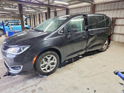2C4RC1FG2KR****** 2019 Chrysler Pacifica
