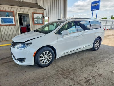 2C4RC1BG2KR****** 2019 Chrysler Pacifica