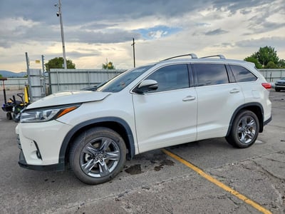 5TDDZRFH0HS****** 2017 Toyota Highlander