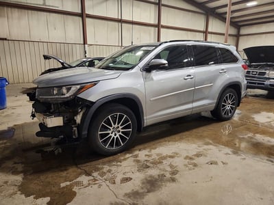 5TDJZRFH3HS****** 2017 Toyota Highlander