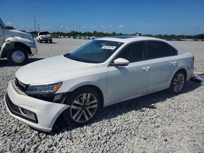 1VWCT7A39HC****** 2017 Volkswagen Passat
