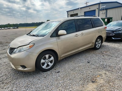5TDKK3DC6BS****** 2011 Toyota Sienna