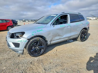 WVGRF7BP2HD****** 2017 Volkswagen Touareg