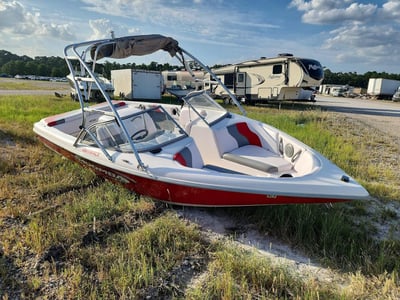 ISROB33***** 2003 Moomba Boat
