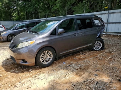 5TDYK3DC2BS****** 2011 Toyota Sienna