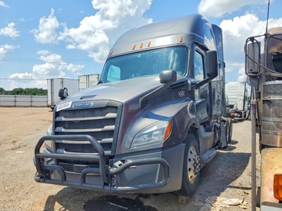 3AKJHHDR6KS****** 2019 Freightliner Cascadia 123