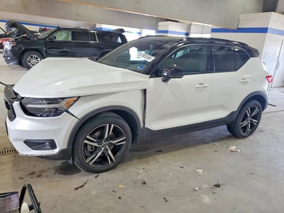 YV4162UM9N2****** 2022 Volvo XC40