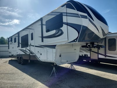 573FS432XPA****** 2023 Grand Design Recreational Solitude Fifth Wheel