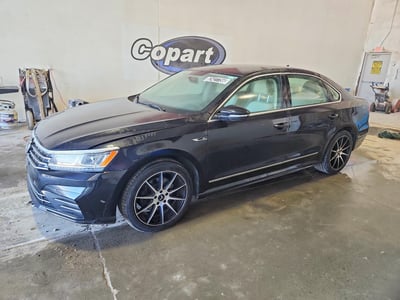 1VWDT7A30HC****** 2017 Volkswagen Passat