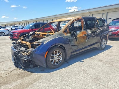2C4RC1CG2JR****** 2018 Chrysler Pacifica