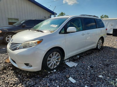 5TDYK3DC8BS****** 2011 Toyota Sienna