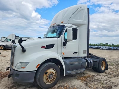 1XPBA48X3JD****** 2018 Peterbilt 579
