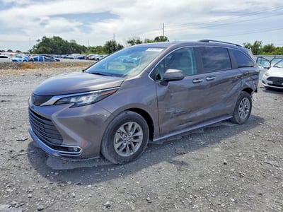 2023 Toyota Sienna Hybrid