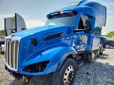 1XPBD49X4ND****** 2022 Peterbilt 579