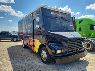 4UZAAPBW94C****** 2004 Freightliner MT45 Chassis