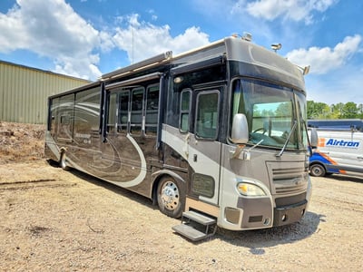 4UZAB2DJ87C****** 2007 Freightliner XC Raised Rail Rear Engine Motor Home Chassis