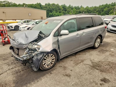 5TDYZ3DC6HS****** 2017 Toyota Sienna