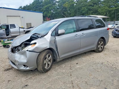 5TDKK3DCXBS****** 2011 Toyota Sienna