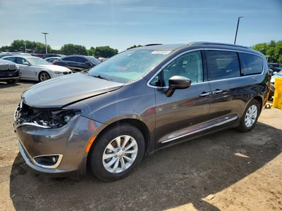2C4RC1BG2JR****** 2018 Chrysler Pacifica