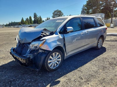 5TDJZ3DC6HS****** 2017 Toyota Sienna