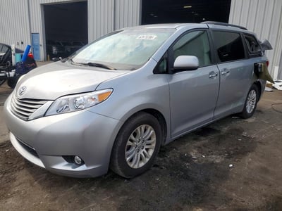 5TDYK3DC4FS****** 2015 Toyota Sienna