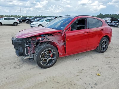 ZASPAKBNXN7****** 2022 Alfa Romeo Stelvio
