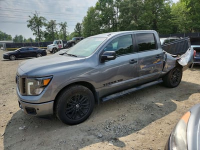 1N6AA1E5XJN****** 2018 Nissan Titan