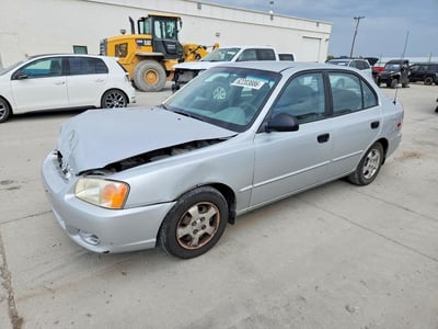 KMHCG45C92U****** 2002 Hyundai Accent